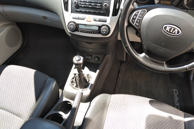 Illustration for article titled Today's clean. 2009 Kia Cee'd estate